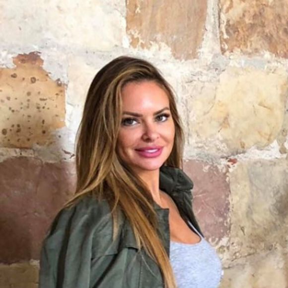 Meet your Posher, Julie - Picture 1 of 1